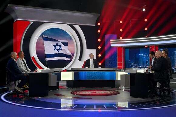 "לפעמים יש שם חדוות מריבה מוגזמת, אבל זה בכלל לא בר השוואה לערוצים האחרים". הפטריוטים, ערוץ 14 | אפרת אשל "לפעמים יש שם חדוות מריבה מוגזמת, אבל זה בכלל לא בר השוואה לערוצים האחרים". הפטריוטים, ערוץ 14 | אפרת אשל