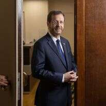 נשיא המדינה יצחק (בוז'י) הרצוג | אבישג שאר-ישוב