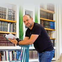 חסרים בישראל סופרים גדולים כמו וולבק- דף הבית | יוסי אלוני חסרים בישראל סופרים גדולים כמו וולבק- דף הבית | יוסי אלוני