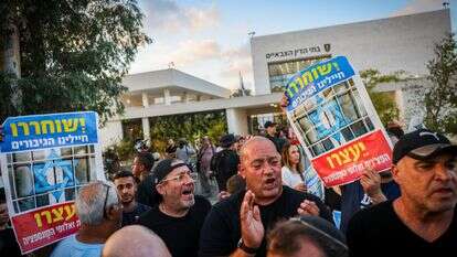 מחאה בבית־ליד נגד מעצר חיילי המילואים במחנה שדה תימן, 2024 | חיים גולדברג, פלאש 90 מחאה בבית־ליד נגד מעצר חיילי המילואים במחנה שדה תימן, 2024 | חיים גולדברג, פלאש 90