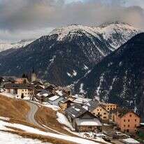 הדימוי האידילי של הארץ היפה והשלווה נסדק. גוארדה, שווייץ | גטי אימג'ס הדימוי האידילי של הארץ היפה והשלווה נסדק. גוארדה, שווייץ | גטי אימג'ס