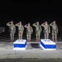 הושבו לקבורה: החטופים רס״ר (מיל׳) תמיר אדר ז״ל ואריה (זלמן) זלמנוביץ ז״ל מקיבוץ ניר עוז | דובר צה"ל