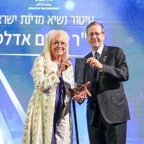 ד"ר מרים אדלסון מקבלת את עיטור נשיא המדינה מהנשיא הרצוג | מעיין טואף/לע״מ