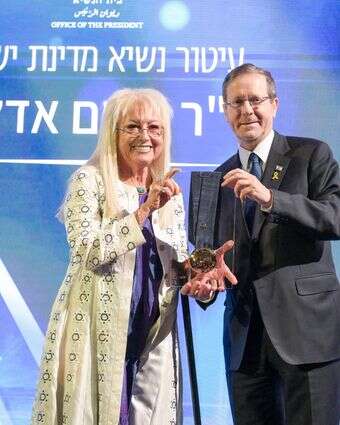 ד"ר מרים אדלסון מקבלת את עיטור נשיא המדינה מהנשיא הרצוג | מעיין טואף/לע״מ