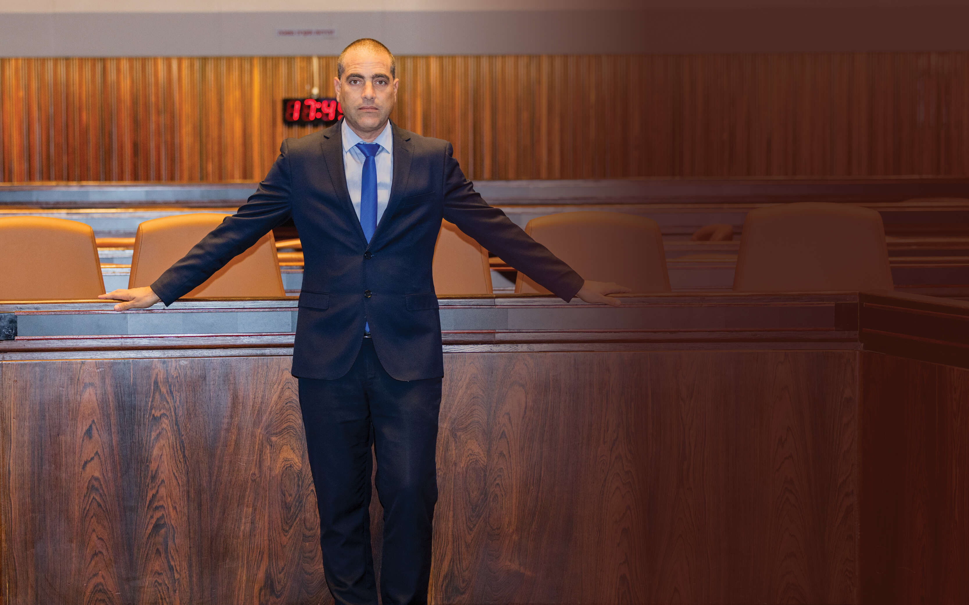 המוציא והמצביא | מאיה משל