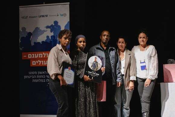 משפחתו של אסצ'אלו סמה בטקס ההנצחה לעולים החדשים שנפלו במלחמה, בשנה שעברה | ליאה גלדמן משפחתו של אסצ'אלו סמה בטקס ההנצחה לעולים החדשים שנפלו במלחמה, בשנה שעברה | ליאה גלדמן