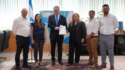 חברי הוועדה המייעצת לבחינת פעילות גלי צה"ל מוסרים את המלצותיהם לשר הביטחון | אלעד מלכה, משרד הביטחון חברי הוועדה המייעצת לבחינת פעילות גלי צה"ל מוסרים את המלצותיהם לשר הביטחון | אלעד מלכה, משרד הביטחון