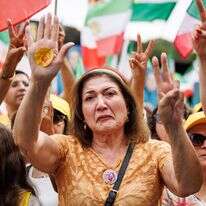 מפגינה איראנית נגד המשטר בבריסל | AFP מפגינה איראנית נגד המשטר בבריסל | AFP