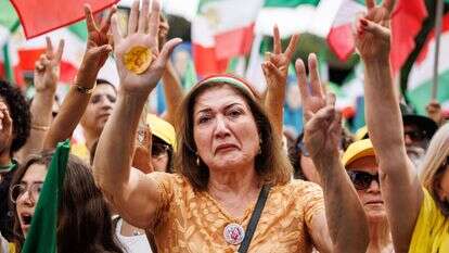 מפגינה איראנית נגד המשטר בבריסל | AFP מפגינה איראנית נגד המשטר בבריסל | AFP