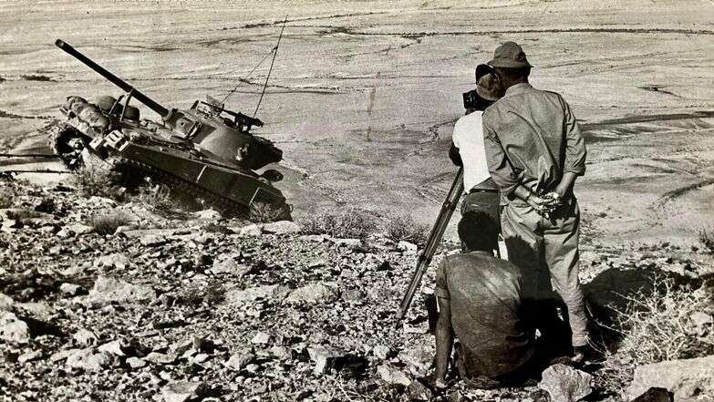 הדימויים הקולנועיים המוכרים ממלחמת ששת הימים נוצרו רק לאחר סיומה | מתוך הסרט "שוטינג הדימויים הקולנועיים המוכרים ממלחמת ששת הימים נוצרו רק לאחר סיומה | מתוך הסרט "שוטינג