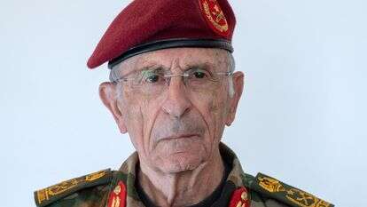 מגלם בדמותו את הצבר הארץ־ישראלי, אוהב הארץ ותולדותיה. בן־עוזיאל | באדיבות המצולם מגלם בדמותו את הצבר הארץ־ישראלי, אוהב הארץ ותולדותיה. בן־עוזיאל | באדיבות המצולם