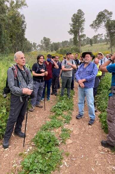 בן־עוזיאל מדריך סיור בעקבות פעולות יחידה 101 | בנימין טרופר בן־עוזיאל מדריך סיור בעקבות פעולות יחידה 101 | בנימין טרופר
