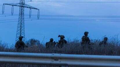 "אם אחד המחבלים היה עובר את גדר ההפרדה, זהו,
אנחנו לא היינו". הכוחות בצומת יכיני, 7 באוקטובר | גטי אימג'ס "אם אחד המחבלים היה עובר את גדר ההפרדה, זהו,
אנחנו לא היינו". הכוחות בצומת יכיני, 7 באוקטובר | גטי אימג'ס