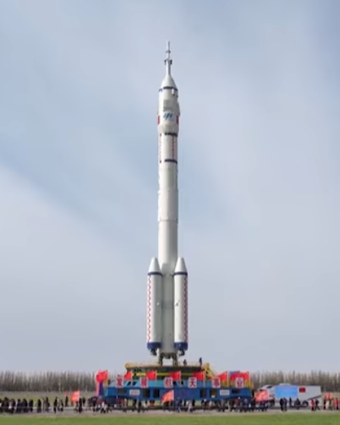 משימת שנג'ואו-21 שתיקח 3 אסטרונאוטים סינים לתחנת החלל הסינית | צילום מסך מיוטיוב משימת שנג'ואו-21 שתיקח 3 אסטרונאוטים סינים לתחנת החלל הסינית | צילום מסך מיוטיוב