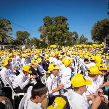 ילדי מוסדות "עטרת שלמה" במחאה על מעצר חרדים מול כלא 10, השבוע | דניאל נפוסי