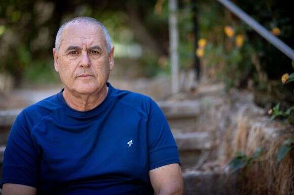 "בגילי כבר לא קונים בננות ירוקות", אמר לו
גורן. הסופר וחוקר המודיעין נעם טפר | אריק סולטן "בגילי כבר לא קונים בננות ירוקות", אמר לו
גורן. הסופר וחוקר המודיעין נעם טפר | אריק סולטן