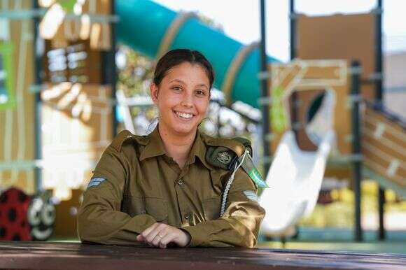 רב"ט אביה דויטש | אייל מרגולין, ג'יני