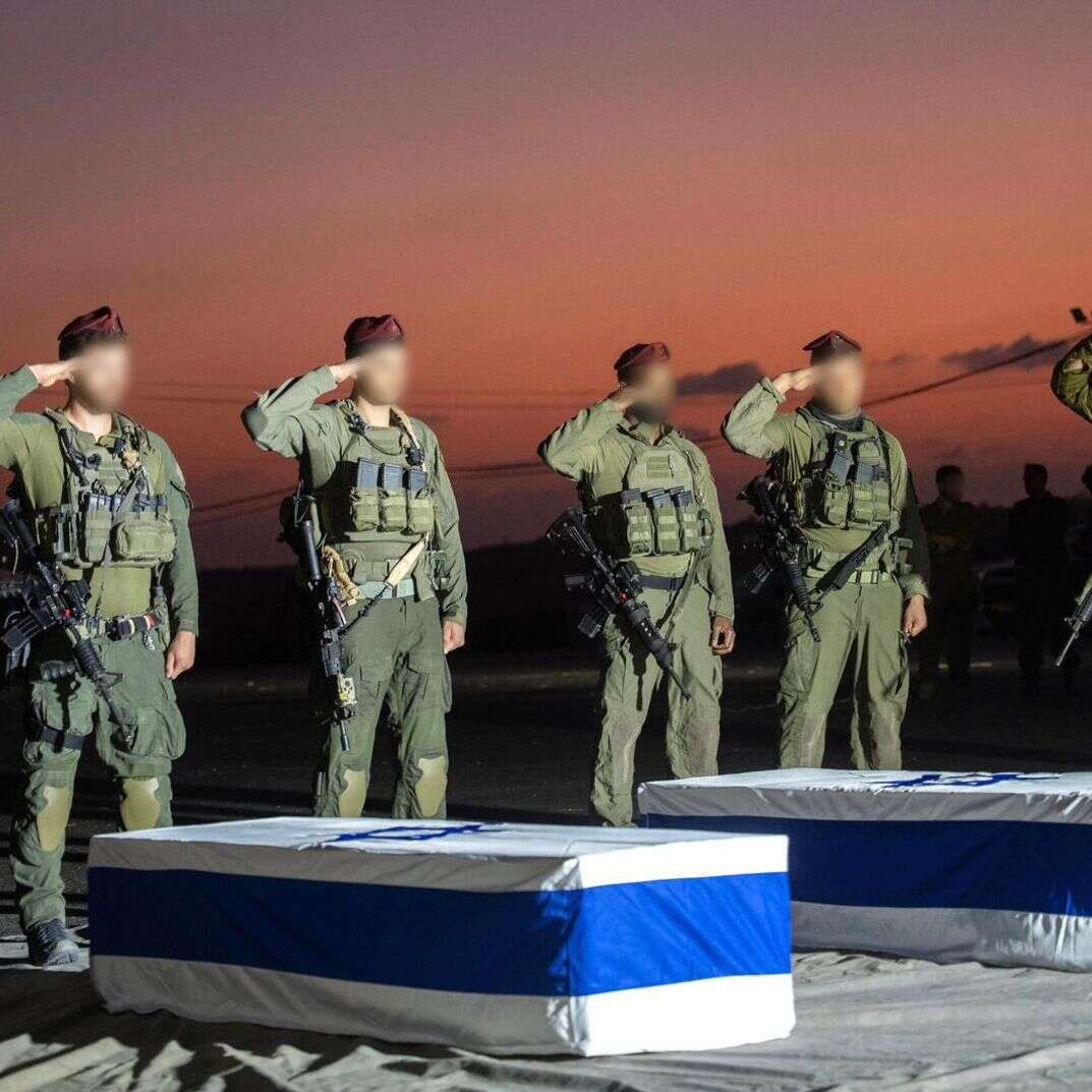 מעמד קבלת ארונותיהם של עמירם קופר ז"ל וסהר ברוך ז"ל, על-ידי כוח צה"ל | sucr mv"k מעמד קבלת ארונותיהם של עמירם קופר ז"ל וסהר ברוך ז"ל, על-ידי כוח צה"ל | sucr mv"k