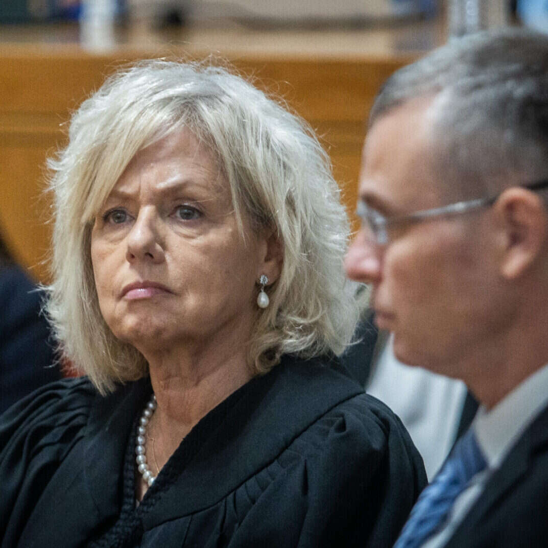 לוין ובהרב־מיארה בטקס הפרידה מהשופט עוזי פוגלמן, אוקטובר 2024 | אורן בן־חקון - פלאש 90יריב לוין
שר המשפטים
פרידה
עוזי פוגלמן
עליון
שופט
טקס
פרישה
בית
משפט
עליון לוין ובהרב־מיארה בטקס הפרידה מהשופט עוזי פוגלמן, אוקטובר 2024 | אורן בן־חקון - פלאש 90יריב לוין
שר המשפטים
פרידה
עוזי פוגלמן
עליון
שופט
טקס
פרישה
בית
משפט
עליון