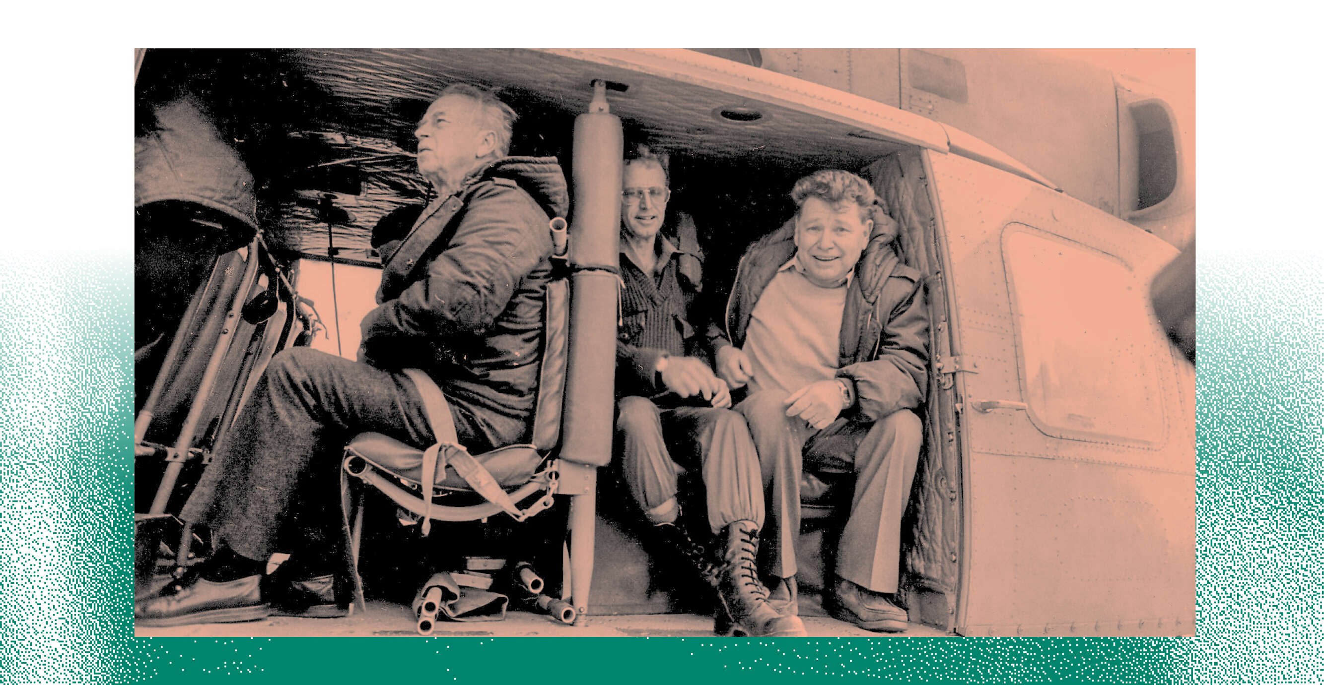 "שאלתי אותו 'מה קרה ביום כיפור?'. רבין אמר לי: "block minded". גורן (מימין) במסוק עם רבין (משמאל) | דו"צ "שאלתי אותו 'מה קרה ביום כיפור?'. רבין אמר לי: "block minded". גורן (מימין) במסוק עם רבין (משמאל) | דו"צ