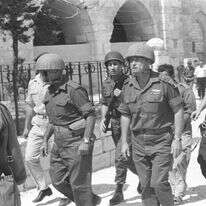 רבין ודיין בדרך להר הבית, 1967 | באדיבות ארכיון צה"ל במשרד הביטחון ובמחנה רבין ודיין בדרך להר הבית, 1967 | באדיבות ארכיון צה"ל במשרד הביטחון ובמחנה