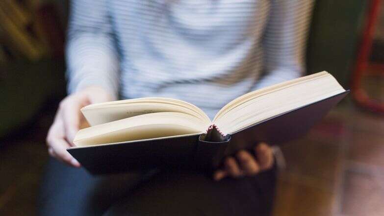 קריאת ספר | שאטרסטוק