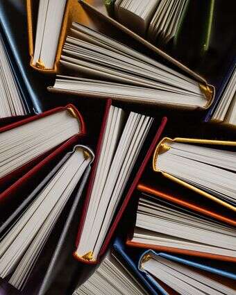 קריאת ספר | שאטרסטוק