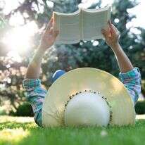 קריאת ספר | שאטרסטוק קריאת ספר | שאטרסטוק