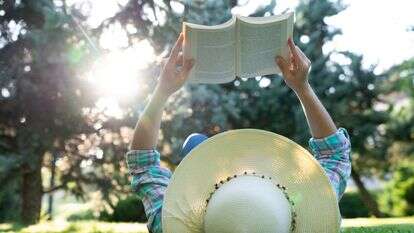 קריאת ספר | שאטרסטוק קריאת ספר | שאטרסטוק