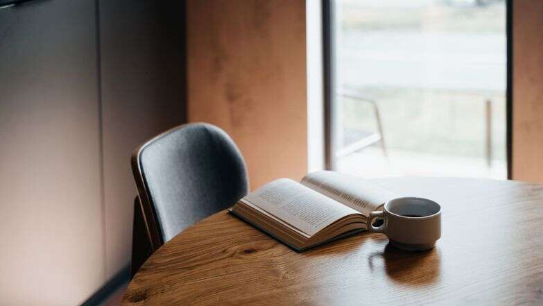 קריאת ספר | שאטרסטוק