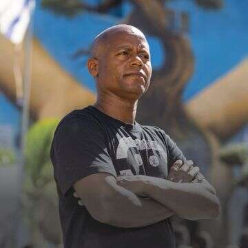 מולוגטה לא היסס לרגע עמוד הבית | לירון מולדובן מולוגטה לא היסס לרגע עמוד הבית | לירון מולדובן