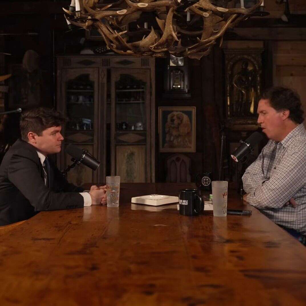 קרלסון ופואנטס | צילום מסך מתוך יוטיוב קרלסון ופואנטס | צילום מסך מתוך יוטיוב