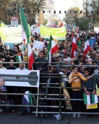 האיראנים מציינים את יום ההסתערות על שגרירות ארה"ב | EPA/ABEDIN TAHERKENAREH