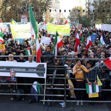 האיראנים מציינים את יום ההסתערות על שגרירות ארה"ב | EPA/ABEDIN TAHERKENAREH