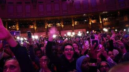 חוגגים את ניצחון זוהראן ממדאני בבחירות לראשות עיריית ניו יורק | Michael M. Santiago / GETTY IMAGES חוגגים את ניצחון זוהראן ממדאני בבחירות לראשות עיריית ניו יורק | Michael M. Santiago / GETTY IMAGES