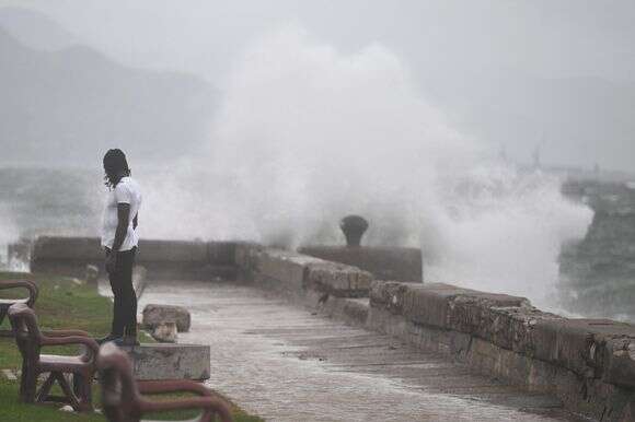 צילום בזמן הסופה בשבוע שעבר בקינגסטון, ג'מייקה | AFP צילום בזמן הסופה בשבוע שעבר בקינגסטון, ג'מייקה | AFP