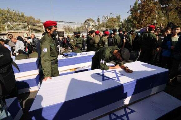 האיראנים מציינים את יום ההסתערות על שגרירות ארה"ב | AFP