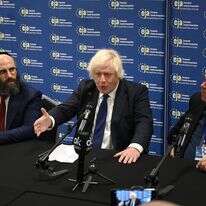 בוריס ג'ונסון (במרכז) בכנס איגוד הארגונים היהודים באירופה | יואב דודקביץ'