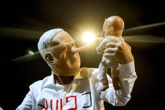 בובה של נתניהו בהפגנה נגד הממשלה | AFP בובה של נתניהו בהפגנה נגד הממשלה | AFP