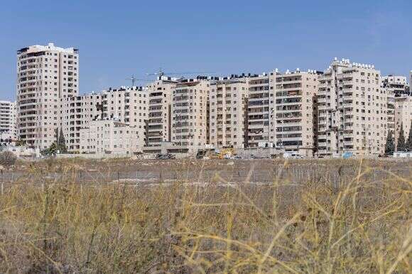 בנייה בכפר־עקב | נעמה שטרן