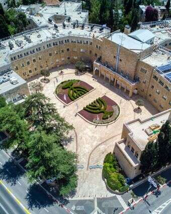 מוסדותינו לאן דף הבית | חגי אגמון־שניר