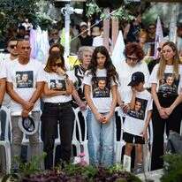 בני המשפחה בהלוויה השבוע | חיים גולדברג, פלאש 90