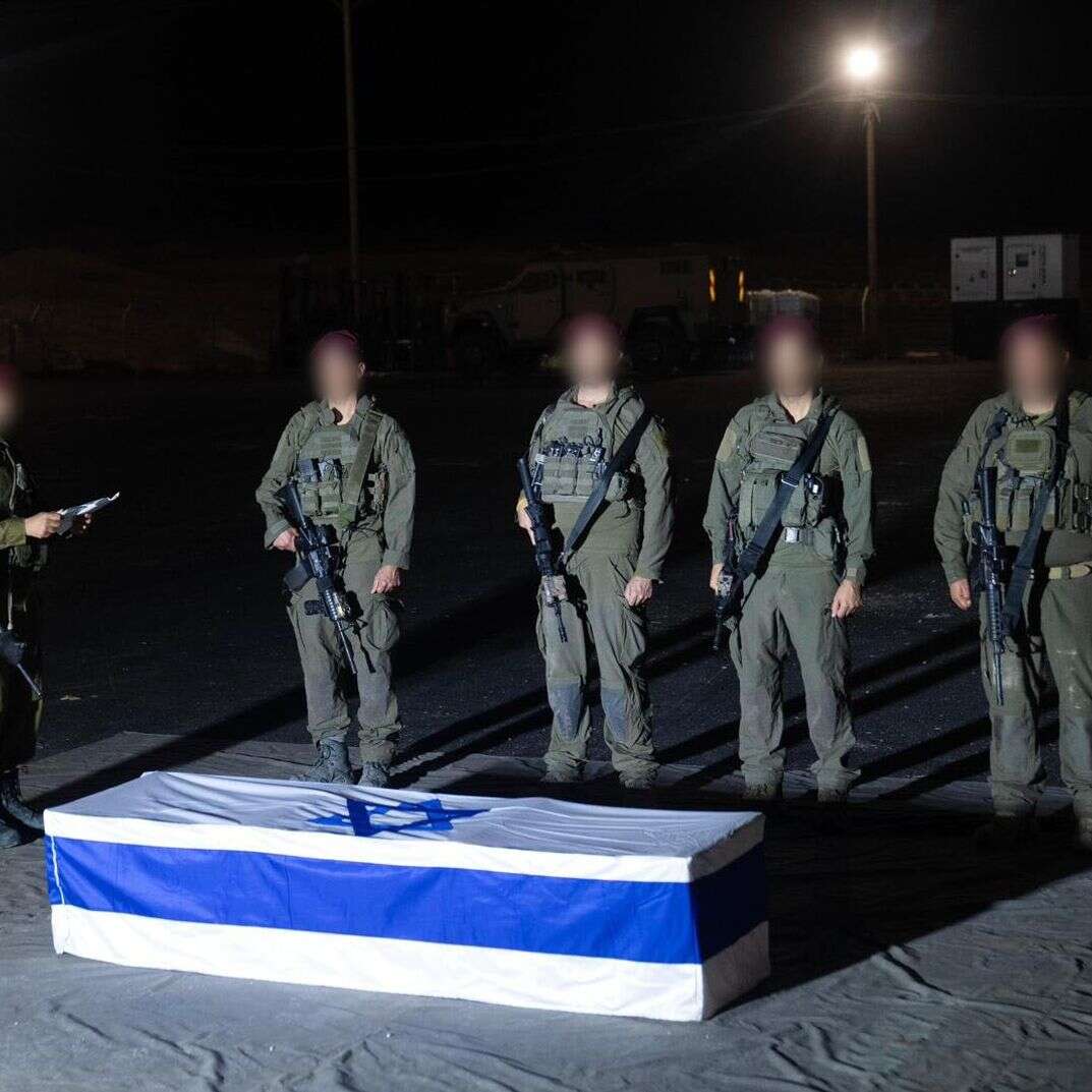 חיילי צה"ל במעמד קבלת החלל החטוף | דובר צה"ל חיילי צה"ל במעמד קבלת החלל החטוף | דובר צה"ל