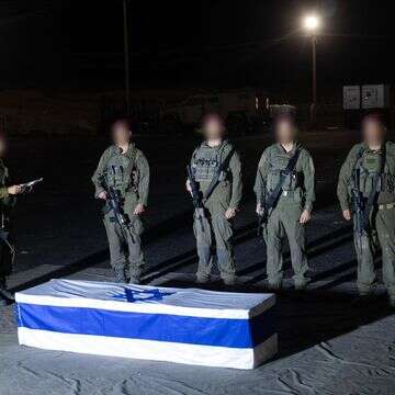 חיילי צה"ל במעמד קבלת החלל החטוף | דובר צה"ל חיילי צה"ל במעמד קבלת החלל החטוף | דובר צה"ל