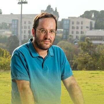 הייתי פיסה קטנה מההיסטוריה | נעמה שטרן