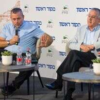 ראש עיריית ערד, יאיר מעיין וראש עיריית רהט, טלאל אל-קרינאווי בוועידת בן גוריון בנגב 2025 | לירון מולדובן