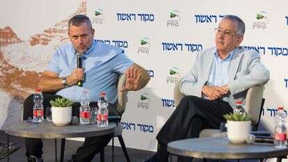 ראש עיריית ערד, יאיר מעיין וראש עיריית רהט, טלאל אל-קרינאווי בוועידת בן גוריון בנגב 2025 | לירון מולדובן