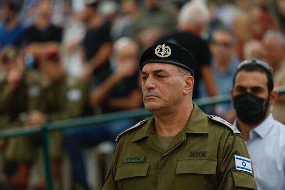 הרמטכ"ל אייל זמיר בהלוויתו של סגן הדר גולדין הי"ד | חיים גולדברג - פלאש 90 הרמטכ"ל אייל זמיר בהלוויתו של סגן הדר גולדין הי"ד | חיים גולדברג - פלאש 90