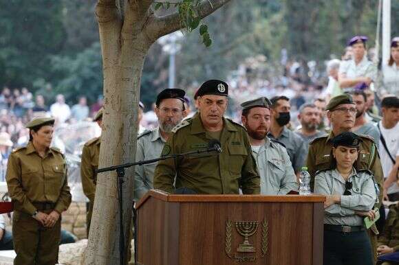 הרמטכ"ל אייל זמיר בהלוויתו של סגן הדר גולדין הי"ד | חיים גולדברג - פלאש 90