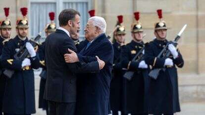 פגישת מקרון אבו-מאזן | EPA/CHRISTOPHE PETIT TESSON